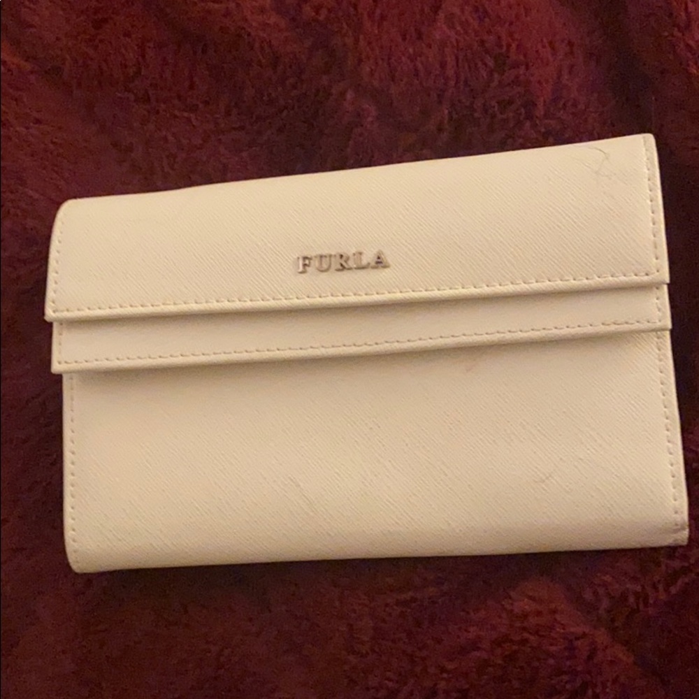 Woman’s Wallet